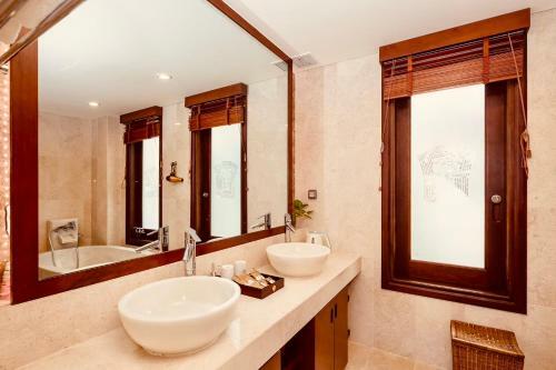 Excellent Ruby Villa Near Han River