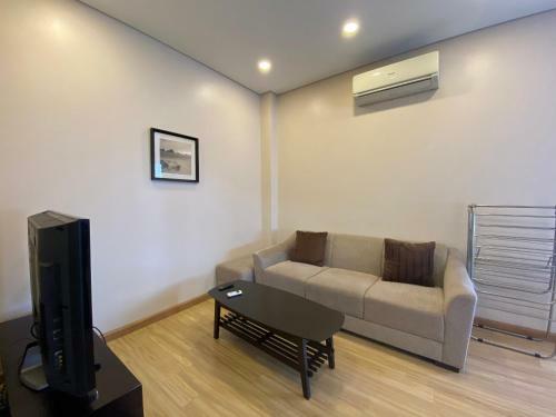 Hb Serviced Apartment - 12 Tr?n Qu� Ki�n