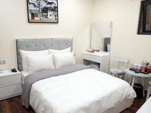 Glory Hotel