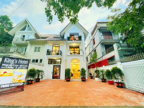 King's Hotel V?n Qu�n