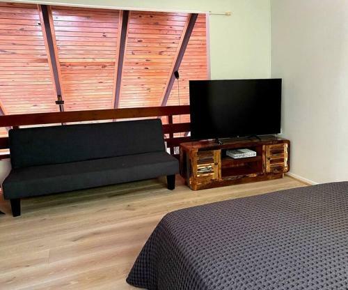 Beautiful Three Bedroom Home In Eimeo Village