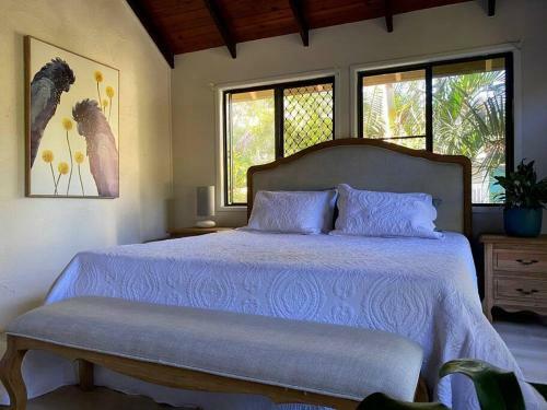 Beautiful Three Bedroom Home In Eimeo Village
