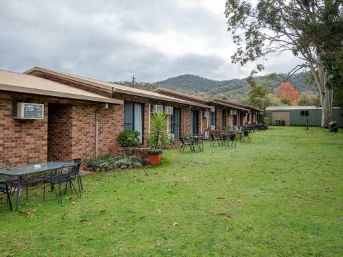 Eildon Motel Main House