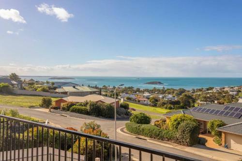 Encounter Bay 'whale Views' Beach House