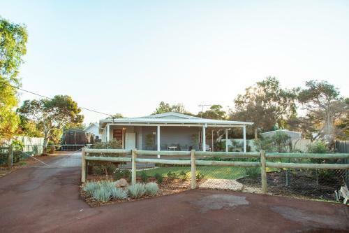 Dunsborough R & R