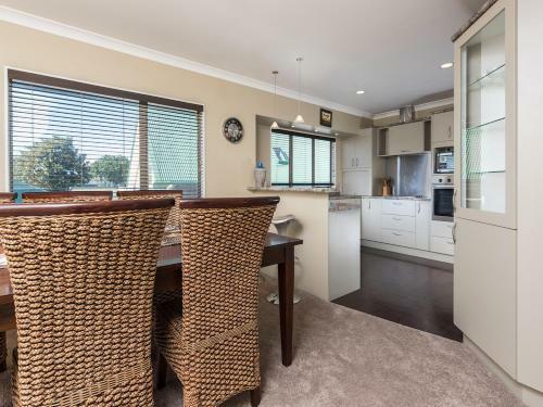 A Beach Barn Haven - Papamoa Holiday Home