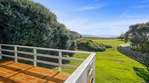 Fabulous Ocean And Reserve Views - Papamoa Beach Holiday Home