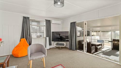 Fabulous Ocean And Reserve Views - Papamoa Beach Holiday Home