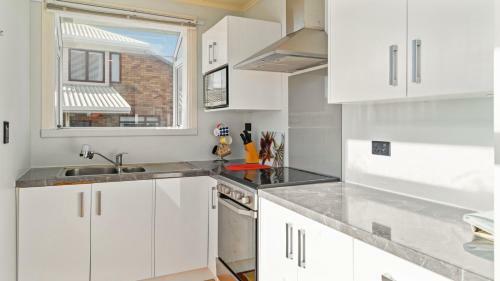 Fabulous Ocean And Reserve Views - Papamoa Beach Holiday Home