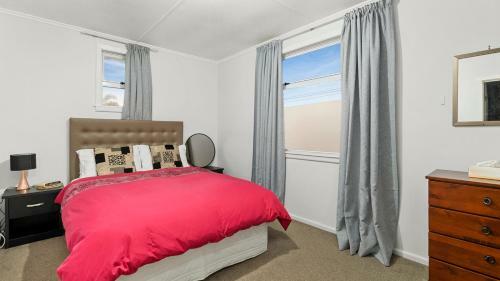 Fabulous Ocean And Reserve Views - Papamoa Beach Holiday Home