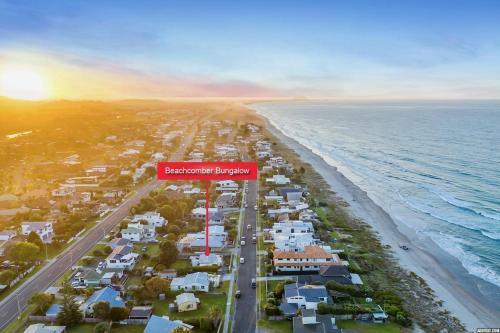 Beachcomber Bungalow - Papamoa Beach Holiday Home
