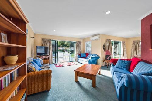 Sol Escape - Papamoa Beach Holiday Home