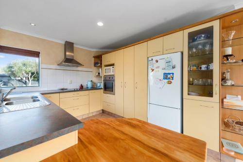 Sol Escape - Papamoa Beach Holiday Home