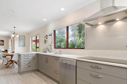 Sandy Feet - Papamoa Beach Holiday Home