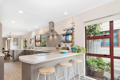 Sandy Feet - Papamoa Beach Holiday Home