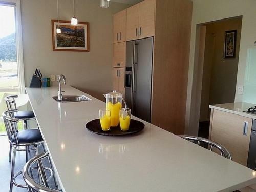Mistry Hideout - Lakes Resort Pauanui Holiday Home