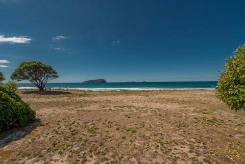 Absolute Beachfront Bach - Pauanui Holiday Home