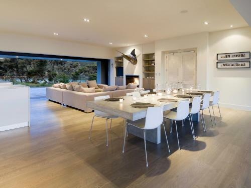 Oke Beach House - Rawhiti Luxury
