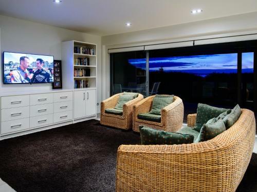 Oke Beach House - Rawhiti Luxury