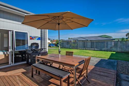 At The Beach - Ruakaka Holiday Home