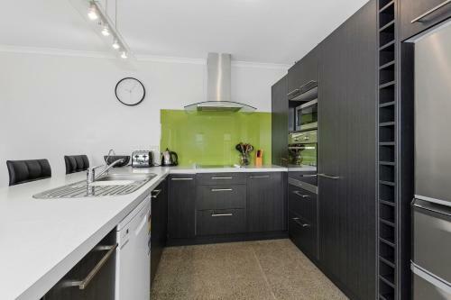 At The Beach - Ruakaka Holiday Home