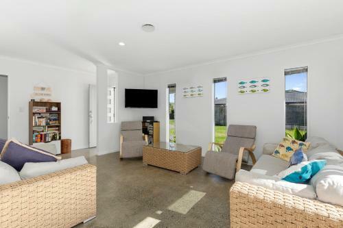 At The Beach - Ruakaka Holiday Home