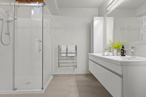 Hilltop Retreat - Seaview - Sauna - Spa - Pool