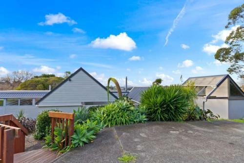 Hilltop Retreat - Seaview - Sauna - Spa - Pool