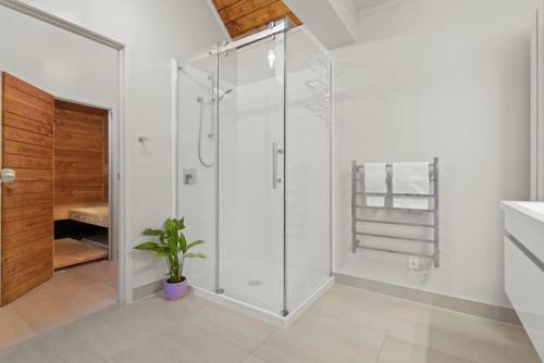 Hilltop Retreat - Seaview - Sauna - Spa - Pool