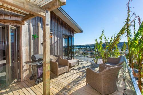 Sunshine Lookout - Raglan Holiday Home