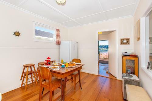 Relax At Raglan - Raglan Holiday Home