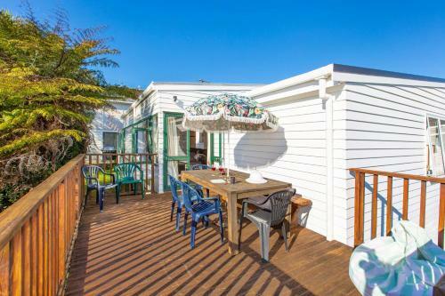 Relax At Raglan - Raglan Holiday Home