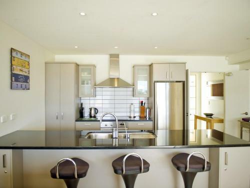 Waterfront Bliss - Tairua Holiday Home