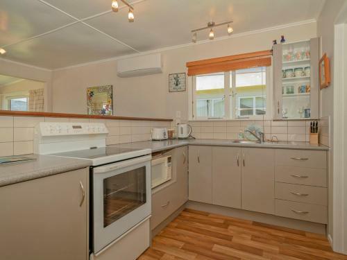 Breakaway - Tairua Bach