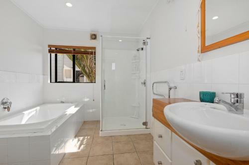 Marina Views - Tutukaka Holiday Home