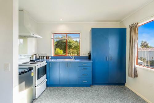 Cottage On Rutherford - Waikanae Beach Holiday Home