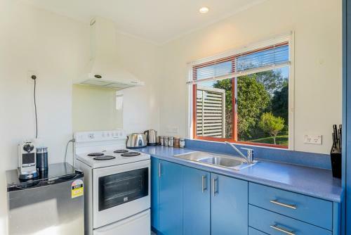Cottage On Rutherford - Waikanae Beach Holiday Home