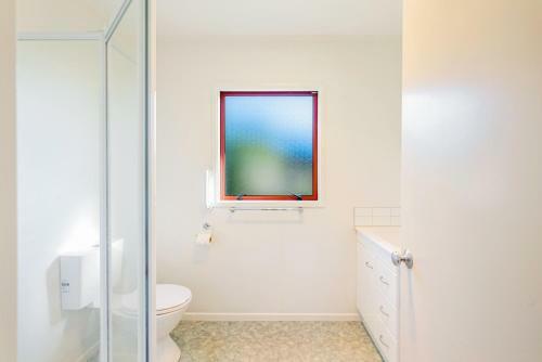 Cottage On Rutherford - Waikanae Beach Holiday Home