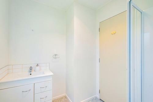 Cottage On Rutherford - Waikanae Beach Holiday Home