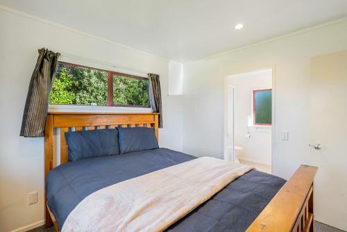Cottage On Rutherford - Waikanae Beach Holiday Home
