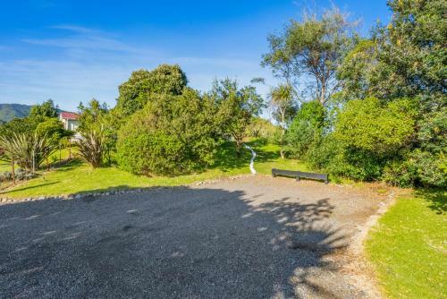Cottage On Rutherford - Waikanae Beach Holiday Home