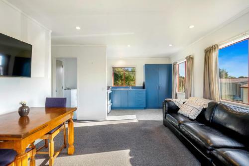 Cottage On Rutherford - Waikanae Beach Holiday Home