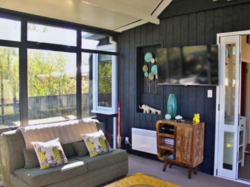 Bluehaven Cottage - Turangi Holiday Home
