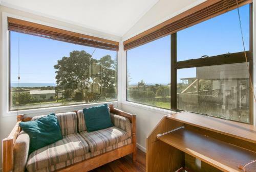 Sweeping Sea Views - Waihi Holiday Home
