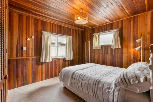 Waihi Charm - Waihi Beach Holiday Home