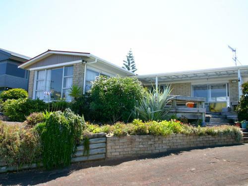 Twin Views - Waihi Beach Holiday Home