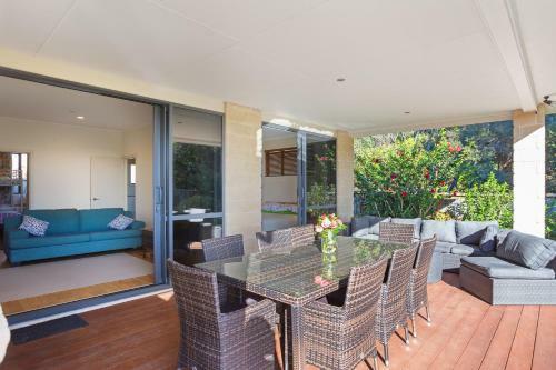 The Bowentown Bach - Waihi Beach Holiday Home