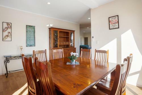 The Bowentown Bach - Waihi Beach Holiday Home