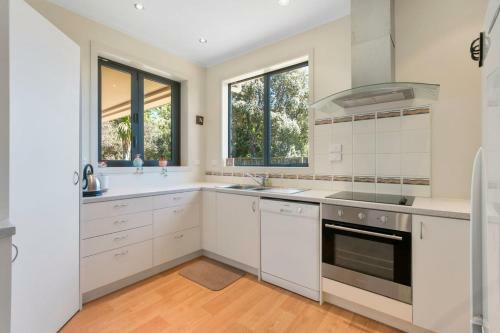 The Bowentown Bach - Waihi Beach Holiday Home