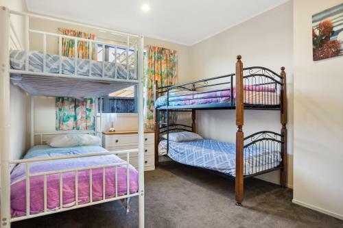 The Bowentown Bach - Waihi Beach Holiday Home